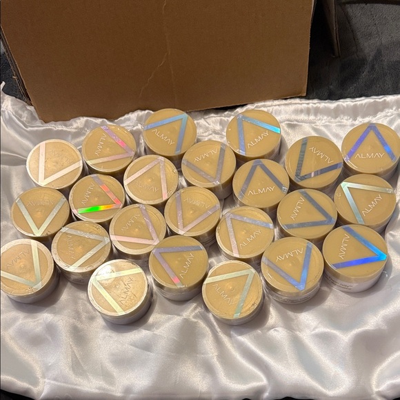 Almay Highlighter - NWT Sealed. Make them Jelly- 004 24K dreams x23 - Picture 1 of 3